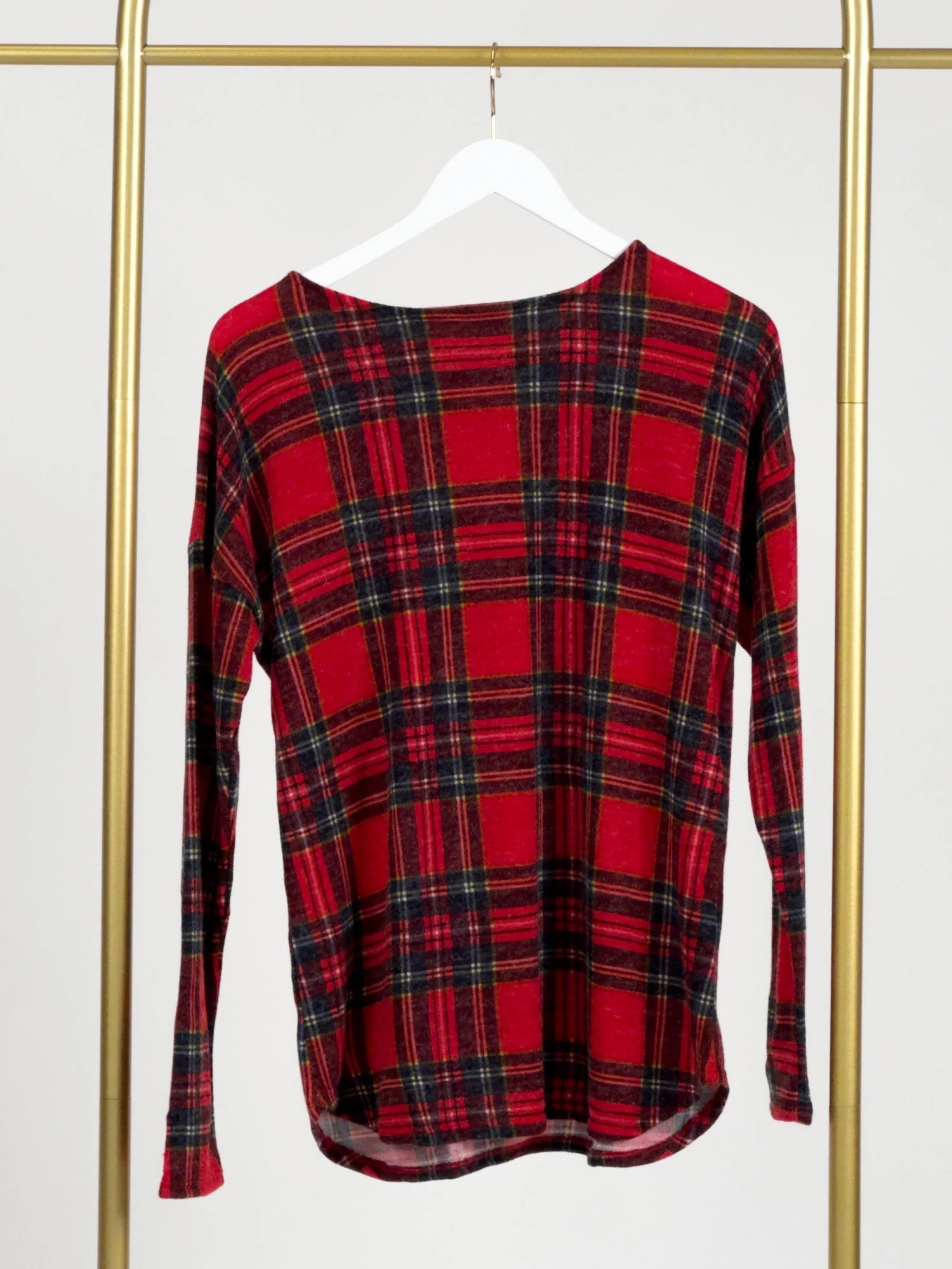 Plaid Long Sleeve Round Neck Top W/ Dolphin Hem | S-3X 3 Plaid Long Sleeve Round Neck Top W/ Dolphin Hem | S-3X